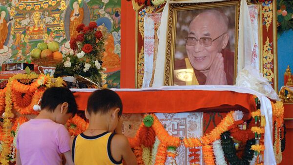 Буддисты отмечают День рождения Далай-ламы - Sputnik Латвия