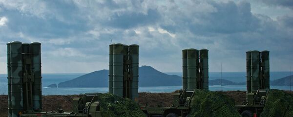 Зенитный ракетный комплекс С-400 Триумф в Крыму. Зенитный ракетный комплекс С-400 Триумф в Крыму. - Sputnik Latvija