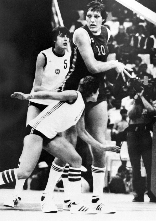 Semjonovas otrais olimpiskais zelts un turnīra vērtīgākās spēlētājas tituls - Sputnik Latvija