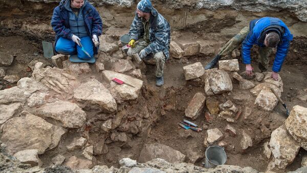 Археологи ведут раскопки. Архивное фото - Sputnik Латвия