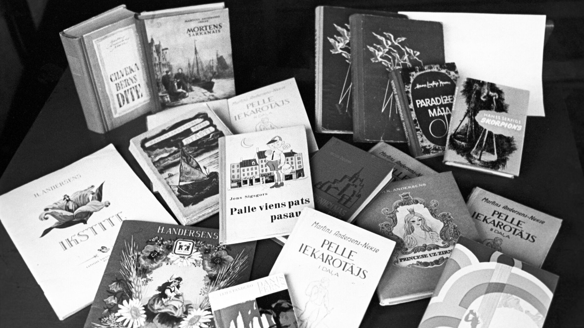 Книги, переведенные на латышский язык. Архивное фото - Sputnik Латвия, 1920, 07.03.2021