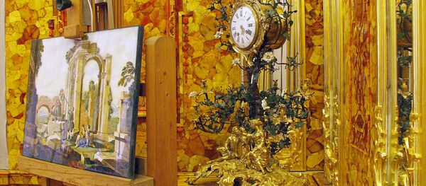 Фрагмент восстановленной Янтарной комнаты в Екатерининском дворце в городе Пушкин. Архивное фото - Sputnik Latvija