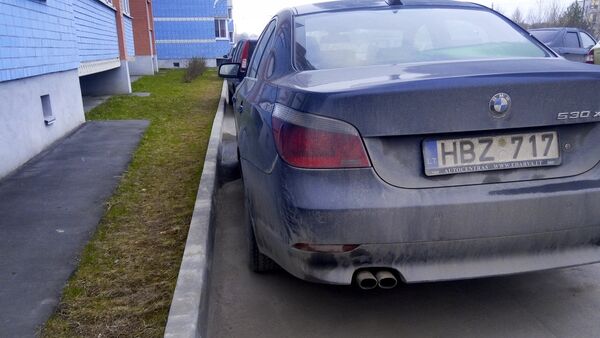 Pieparkotas automašīnas ar Lietuvas numurzīmēm. Foto no arhīva - Sputnik Latvija