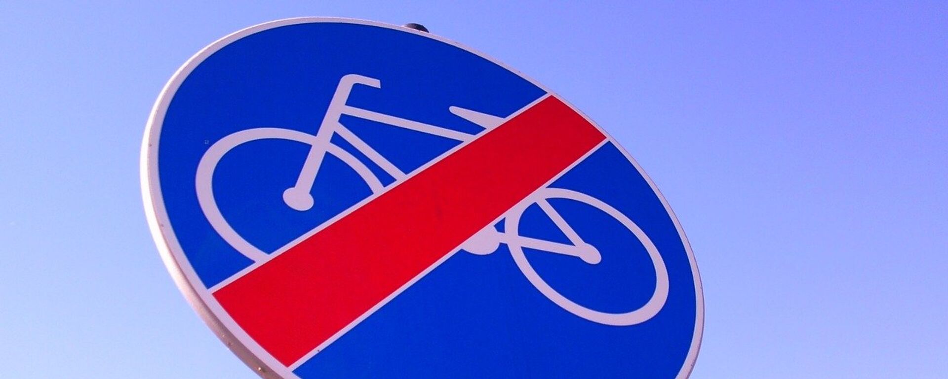 Знак Движение на велосипедах запрещено - Sputnik Латвия, 1920, 09.08.2019
