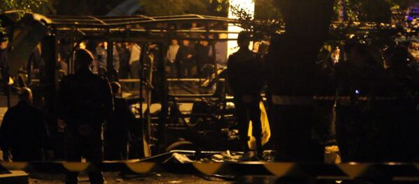 Кадры с места взрыва автобуса в Ереване, где погибли двое человек - Sputnik Латвия