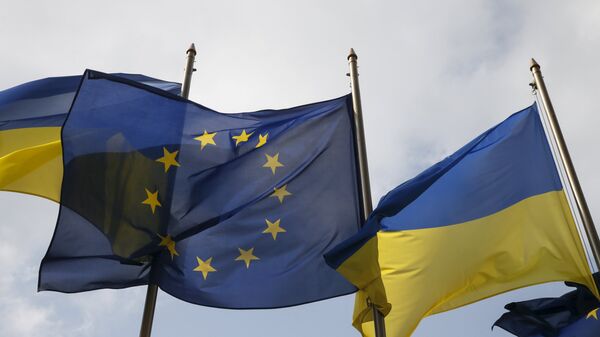 Флаги Украины и ЕС - Sputnik Latvija