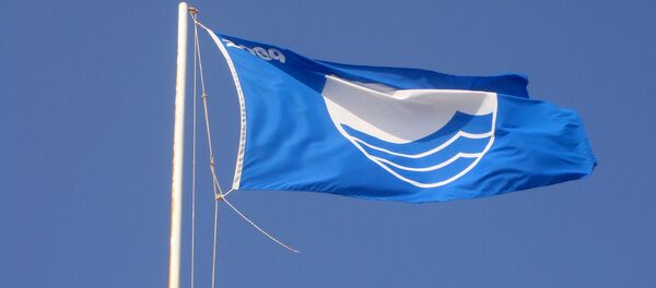 Starptautisko Zilā karoga kvalitātes zīmi šogad saņēmušas 486 Grieķijas pludmales - Sputnik Latvija