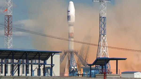 Кадры первого запуска ракеты со спутниками с космодрома Восточный - Sputnik Latvija