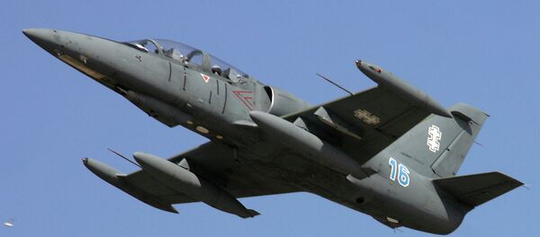 Литовский реактивный самолет L-39 Albatros во время учений в Адажи Литовский реактивный самолет L-39 Albatros во время учений в Адажи - Sputnik Latvija