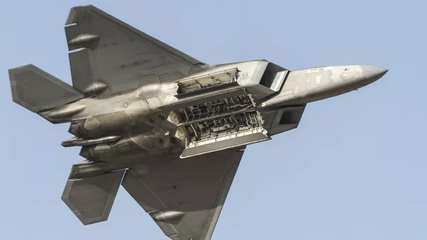 Amerikāņu iznīcinātājs F-22 - Sputnik Latvija