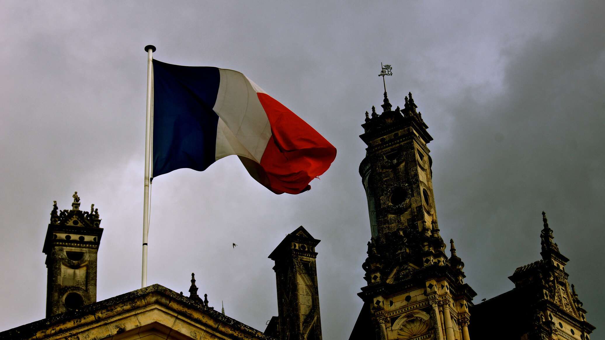 Пятой французской республики. Франция флаг 1875. Пятая Республика во Франции флаг. Четвёртая Республика во Франции флаг. Французская Демократическая Республика.