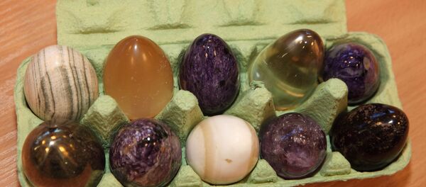 Снесла курочка яичко, да не простое - Sputnik Латвия