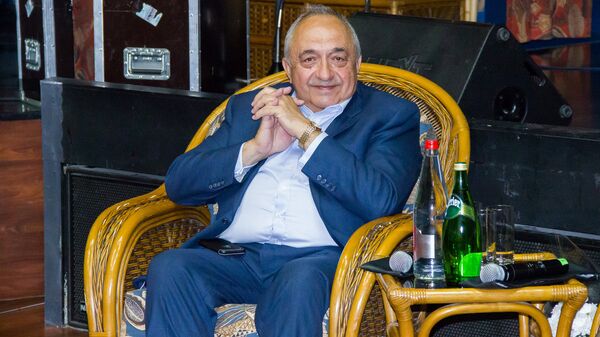 Хирург Ренат Акчурин на показе документального фильма Близко к сердцу Хирург Ренат Акчурин на показе документального фильма Близко к сердцу - Sputnik Латвия