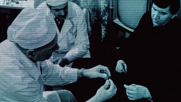 Кадры документального фильма о хирурге Ренате Акчурине Близко к сердцу Кадры документального фильма о хирурге Ренате Акчурине Близко к сердцу - Sputnik Латвия