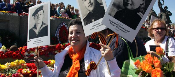 Участница акции Бессмертный полк в Риге - Sputnik Латвия
