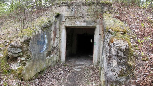 Вход в склад – в 80-метровом холме - Sputnik Латвия
