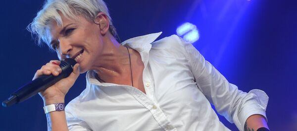 Диана Арбенина во время выступления группы Ночные снайперы Диана Арбенина во время выступления группы Ночные снайперы - Sputnik Латвия