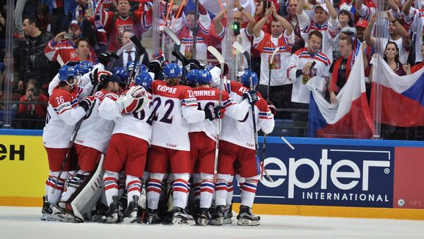 Игроки сборной Чехии радуются победе в матче группового этапа чемпионата мира по хоккею между сборными командами Чехии и России - Sputnik Latvija