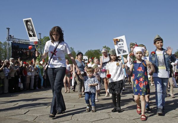 Шествие Бессмертного полка в Риге - Sputnik Латвия