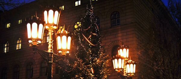 Рождественская елка у здания Сейма - Sputnik Латвия