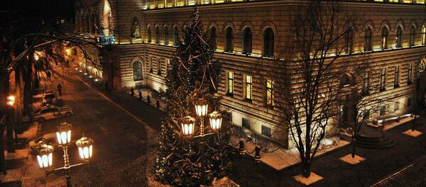 Рождественская елка у здания Сейма - Sputnik Латвия