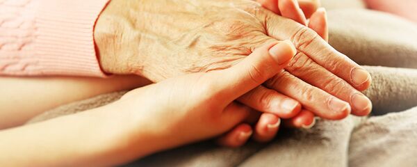 Рука пожилой женщины Рука пожилой женщины - Sputnik Latvija