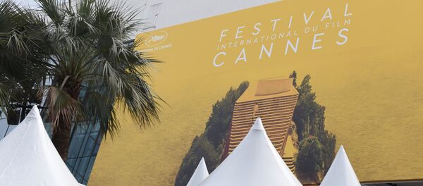 Набережная Круазет в ожидании 69-го Каннского кинофестиваля Набережная Круазет в ожидании 69-го Каннского кинофестиваля - Sputnik Латвия