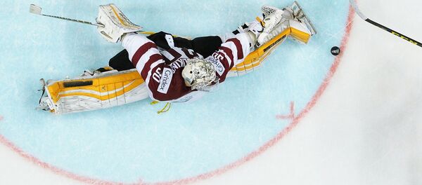 Вратарь сборной Латвии Элвис Мерзликин Вратарь сборной Латвии Элвис Мерзликин - Sputnik Латвия