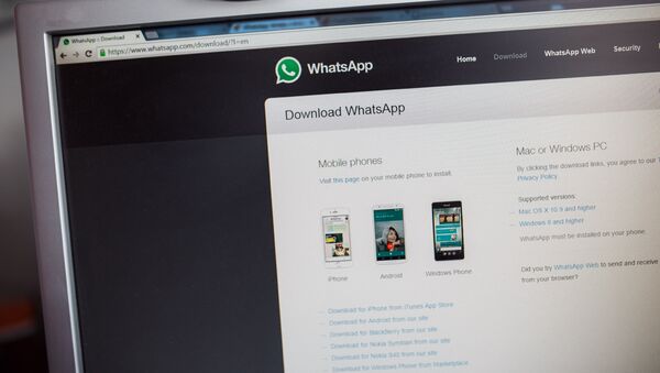 Сайт приложения WhatsApp на экране компьютера - Sputnik Латвия