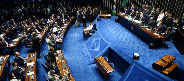 В сенате Бразилии обсуждается вопрос о временном отстранении Дилмы Роуссефф от должности В сенате Бразилии обсуждается вопрос о временном отстранении Дилмы Роуссефф от должности - Sputnik Латвия