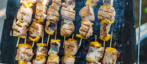 Приготовление шашлыка - Sputnik Латвия