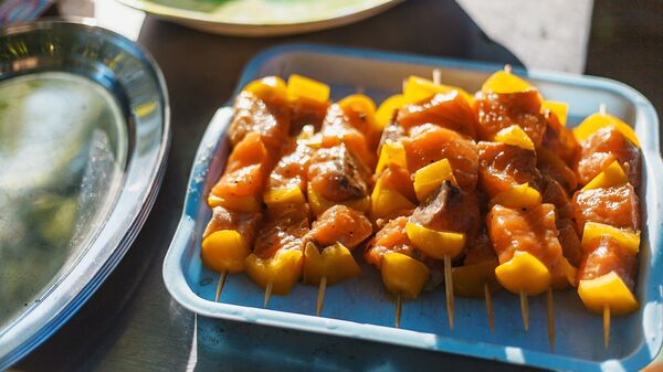 Приготовление шашлыка - Sputnik Латвия