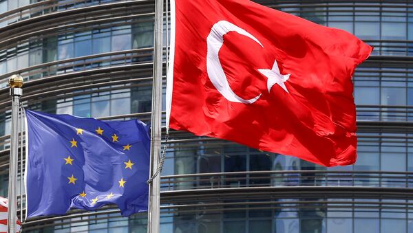 Turcijas un ES karogi. Foto no arhīva - Sputnik Latvija
