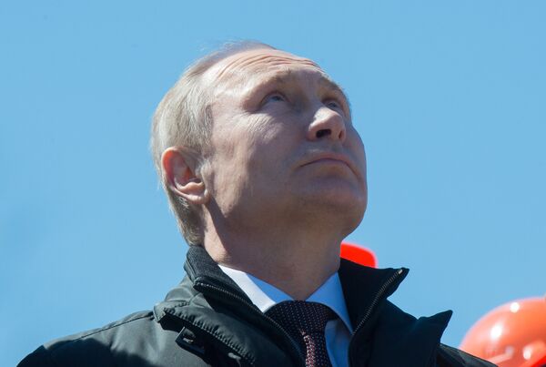 2016. gada 28. aprīlis. Krievijas prezidents Vladimirs Putins vēro nesējraķetes Sojuz-2.1a startu Austrumu kosmodromā ar satelītiem Lomonosovs, Aist-2D un SamSat 218. - Sputnik Latvija