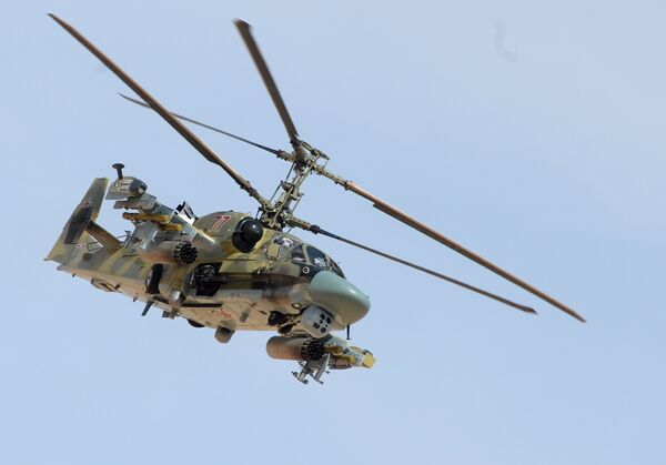 Ka-52 (Aligators) – jaunākās paaudzes armijas helikopteris. Paredzēts sauszemes mērķu, nelielā ātrumā lidojošu mērķu un dzīvā spēka iznīcināšanai. Trieciena helikoptera Ka-59 (Melnā haizivs) divvietīga modifikācija. - Sputnik Latvija