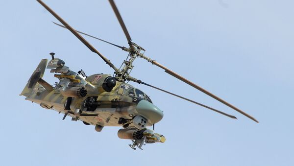 Ka-52 (Aligators) – jaunākās paaudzes armijas helikopteris. Paredzēts sauszemes mērķu, nelielā ātrumā lidojošu mērķu un dzīvā spēka iznīcināšanai. Trieciena helikoptera Ka-59 (Melnā haizivs) divvietīga modifikācija. - Sputnik Latvija