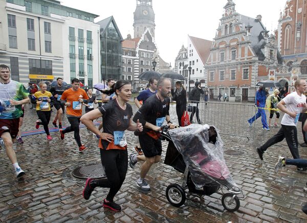 Участники Рижского марафона 2016 - Sputnik Латвия