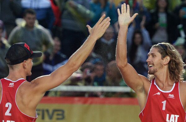 Янис Шмединьш (слева) и Александр Самойлов. Архивное фото - Sputnik Латвия