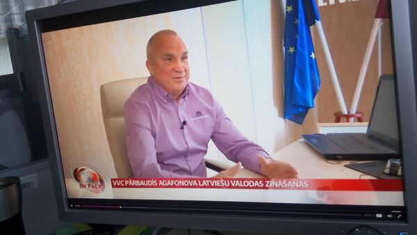 Телепрограмма De Facto LTV на экране монитора - Sputnik Latvija