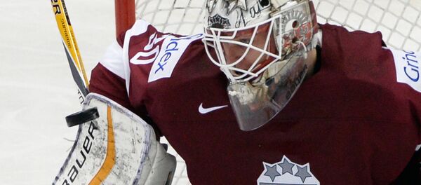 Вратарь сборной Латвии Элвис Мерзликин. - Sputnik Латвия