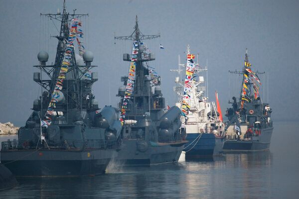 Репетиция военно-морского парада к Дню ВМФ в Балтийске - Sputnik Латвия