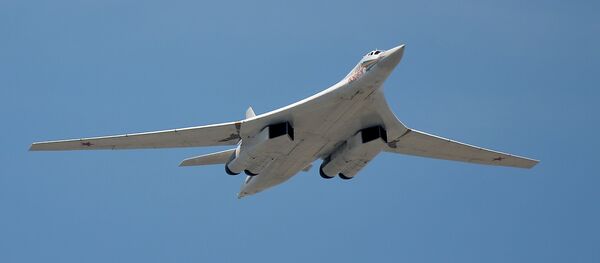 Cтратегический бомбардировщик-ракетоносец Ту-160 - Sputnik Латвия