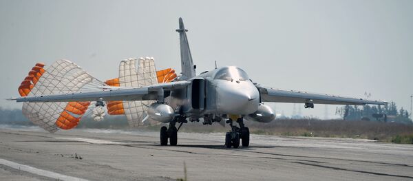 Krievijas gaisa karaspēku lidmašīnas Hmeimimas bāzē Sīrijā. Krievijas gaisa karaspēku lidmašīnas Hmeimimas bāzē Sīrijā. - Sputnik Latvija