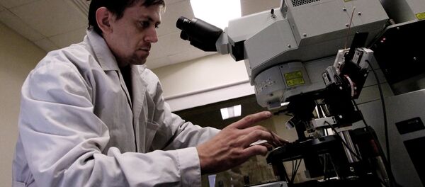 Ученый в лаборатории Ученый в лаборатории - Sputnik Latvija