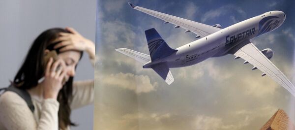 Авиакомпания EgyptAir в аэропорту Шарля де Голля в Париже Авиакомпания EgyptAir в аэропорту Шарля де Голля в Париже - Sputnik Latvija