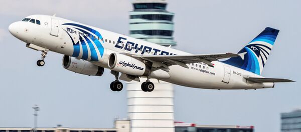 Аэробус 320 авиакомпании EgyptAir, который исчез с радаров над Средиземным морем в четверг 19 мая 2016 Аэробус 320 авиакомпании EgyptAir, который исчез с радаров над Средиземным морем в четверг 19 мая 2016 - Sputnik Latvija