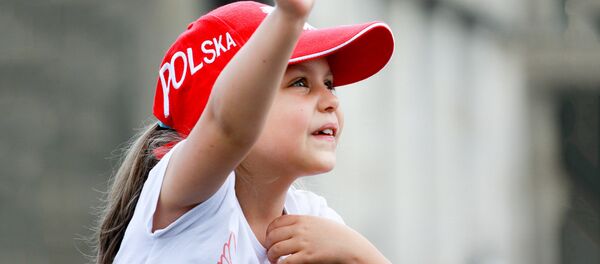 Девочка в бейсболке с надписью Польша - Sputnik Латвия