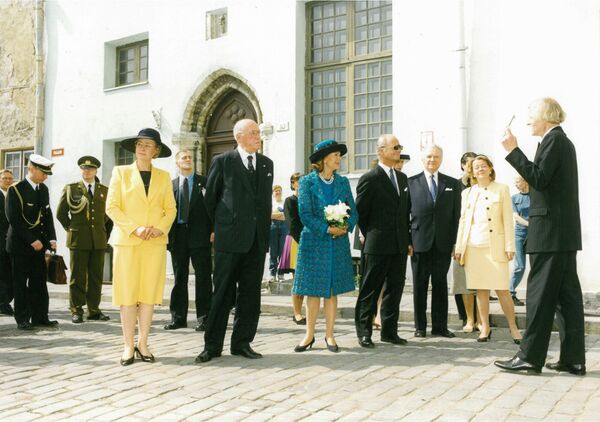 Кому как не Юри Куускемаа встречать в Таллинне президентов. Кому как не Юри Куускемаа встречать в Таллинне президентов. - Sputnik Латвия