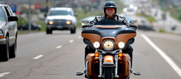 Байкер на трассе Байкер на трассе - Sputnik Latvija