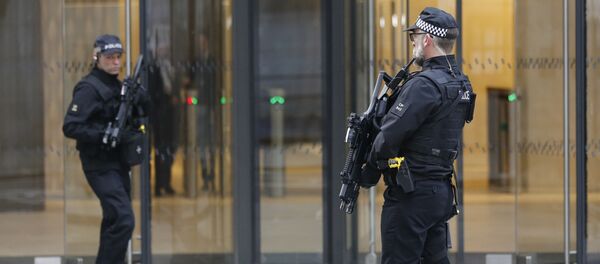 Policijas speciālo uzdevumu vienība Londonā. Foto no arhīva Policijas speciālo uzdevumu vienība Londonā. Foto no arhīva - Sputnik Latvija